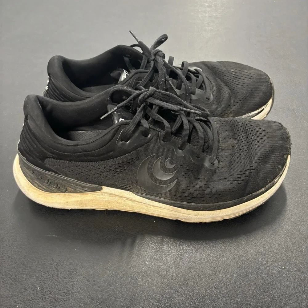 Topo Ultrafly 4‎ Men's Size 10.5 Running Shoes Stone Black White